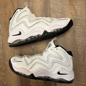 white pippen shoes